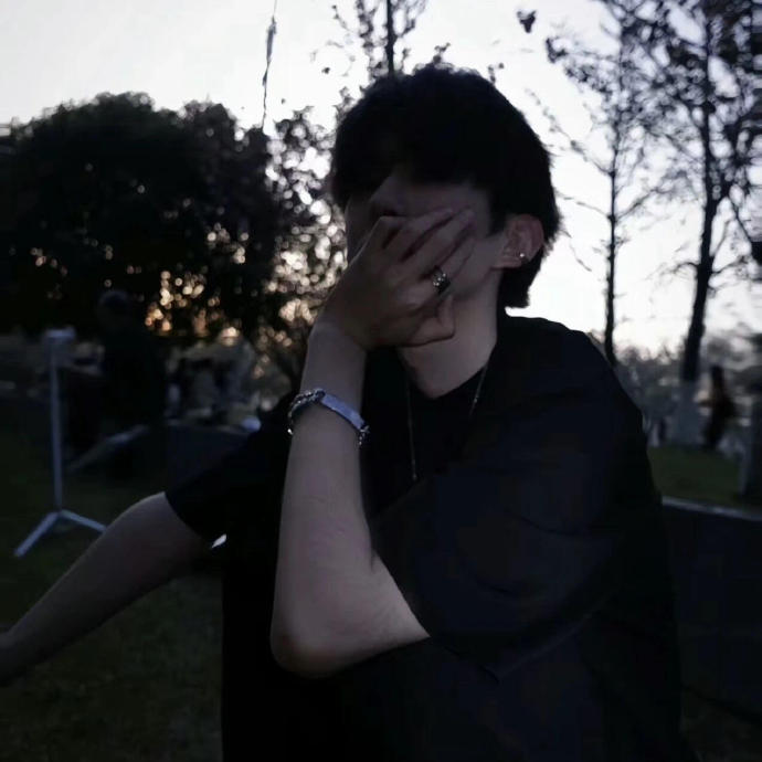 简	单的头像男生干净