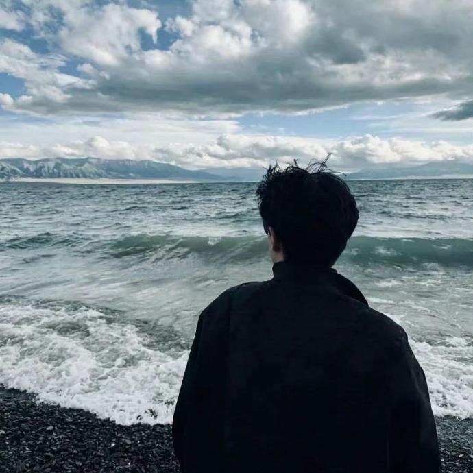 头像沐雨男头像背影(头像沐雨男背影)