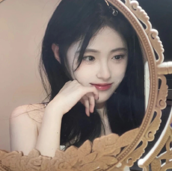 带有猫咪的<strong><mark>可爱</mark></strong>女生头像(猫咪陪伴的萌系少女头像)