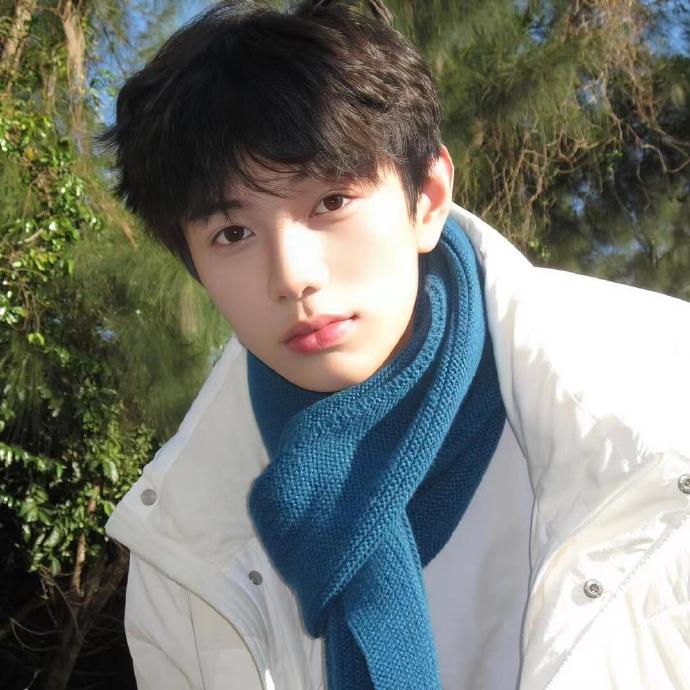 简约<strong><mark>冷</mark></strong>淡风头像男生背影(男生背影简约<strong><mark>冷</mark></strong>淡风头像)